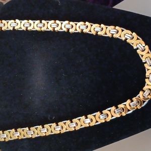 Necklace new, heavy,two tone